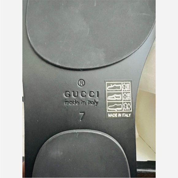 GUCCI
Leather sandals(UNISEX)
7 US
Never worn - Picture 5 of 6